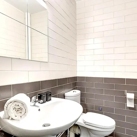 244 Saint Dominique - Superb * Parigi